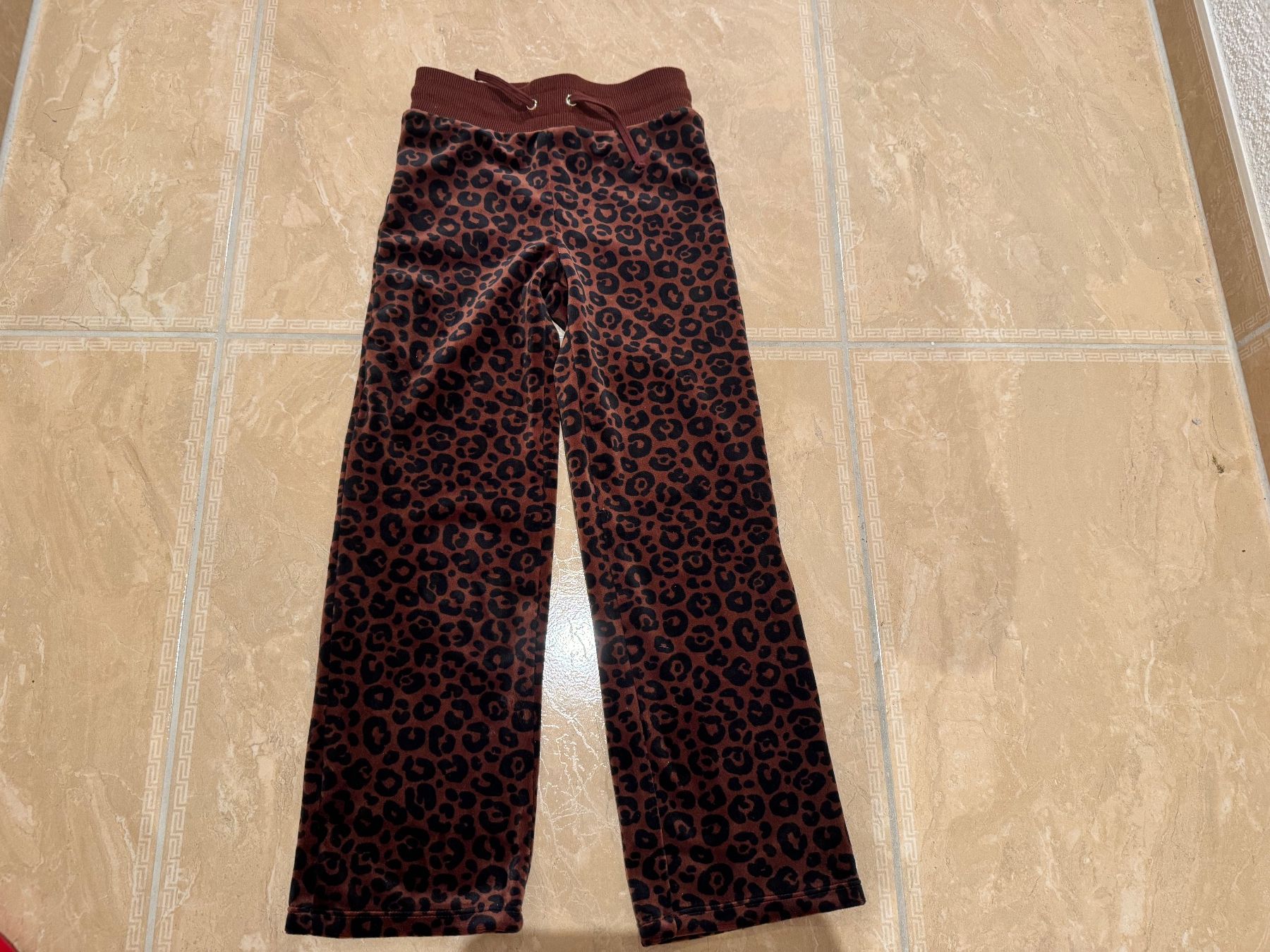 H&M Anzüge: H&M NWT Samtrainer, 5-6J 116 – Neu (gemäss Beschreibung) aus Klingnau von Markus14 5
