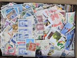 700g Briefmarken abgelöst, Ausland ohne Papier ab 1.--