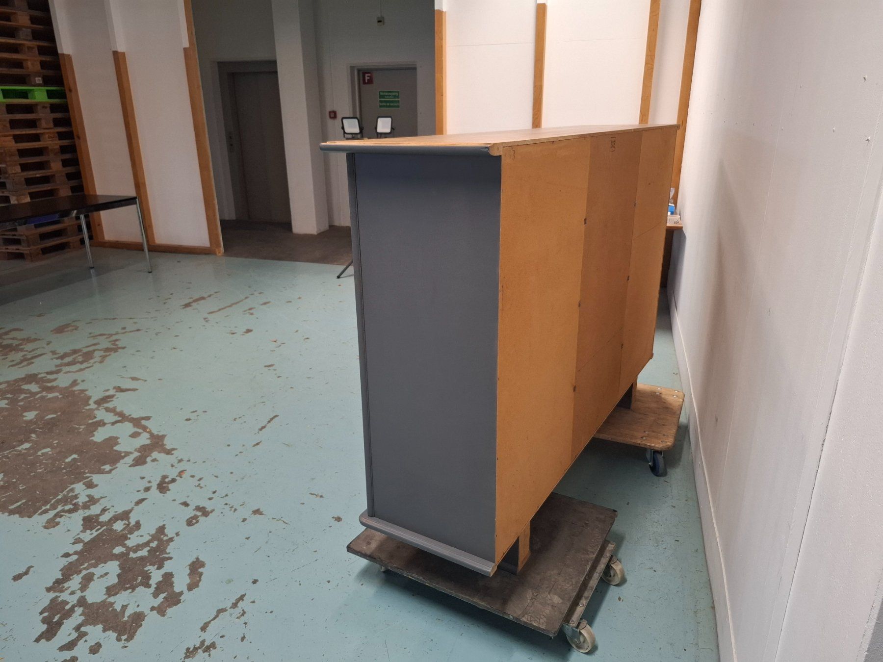 Credenze: Buffetschrank mit Vitrine – Usato da Brügg BE venduto da POU-BELLE 2