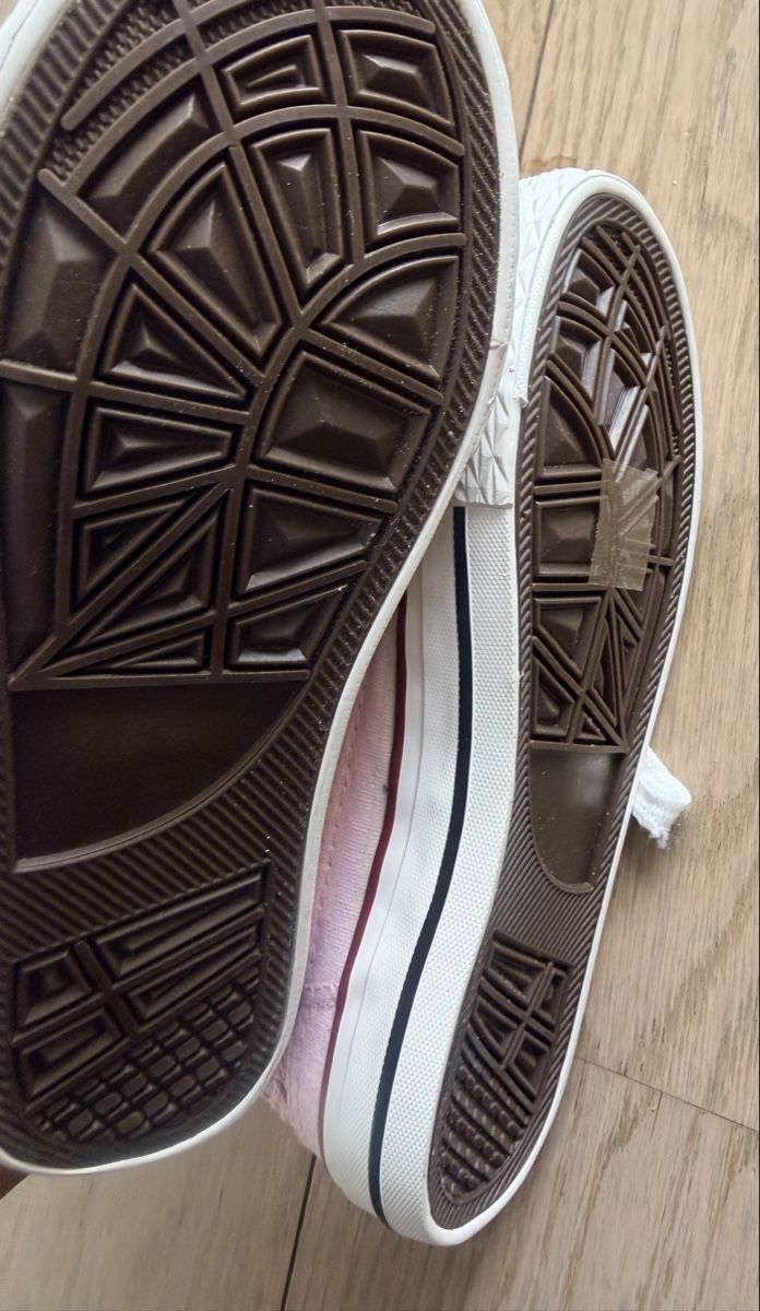 Scarpe per ragazze: Baskets roses ajourées, pointure 33 style Converse – Nuovo e nell'imballaggio originale da Lausanne venduto da mik_l5py 3