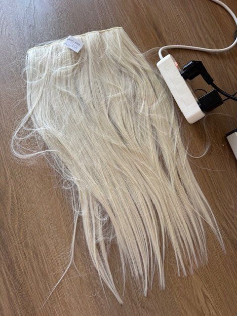 Parrucche: Kunsthaar Extensions blond Clip ca 60cm – Nuovo (secondo la descrizione) da Opfikon venduto da onlineschweiz