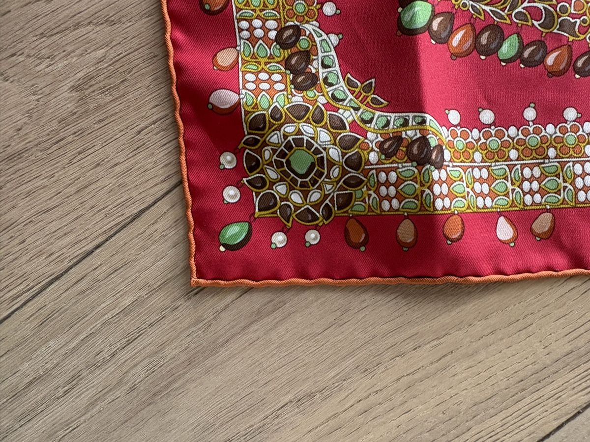 Hermès Foulards, Tücher & Schals: Carré Hermès soie – Gebraucht aus Vessy von VessyCan 1