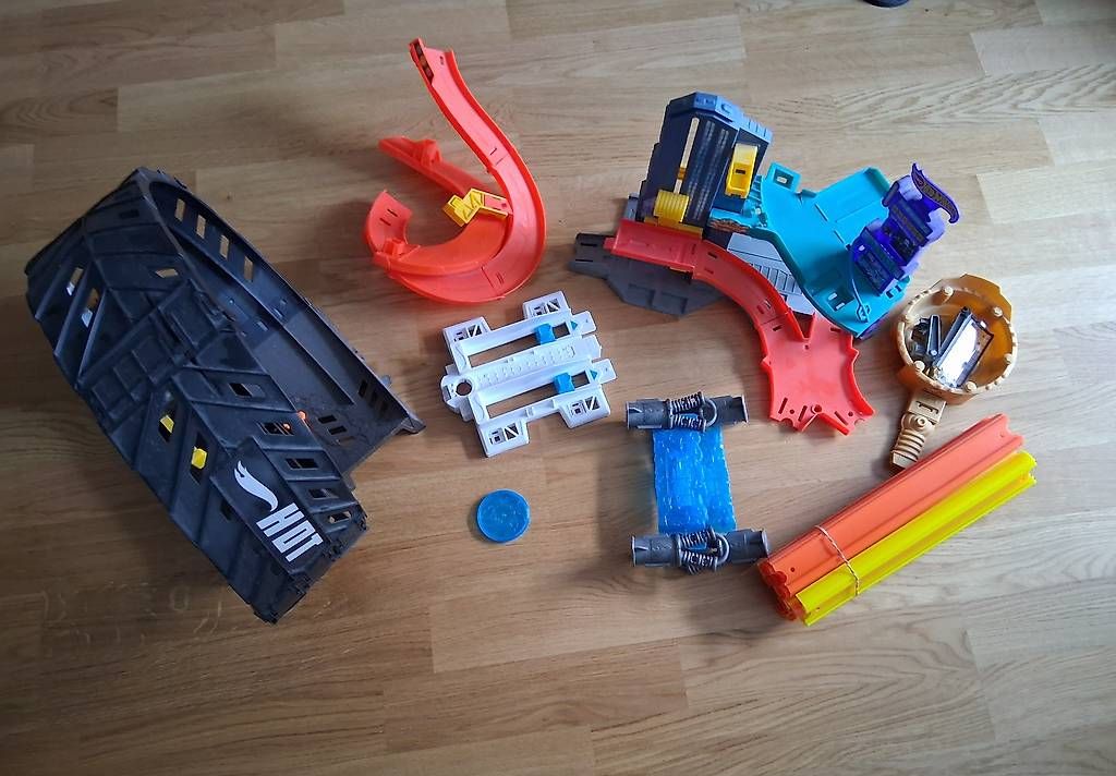 Spielzeuge: HOT WHEELS Bahn  – Gebraucht aus Luzern von borschtel