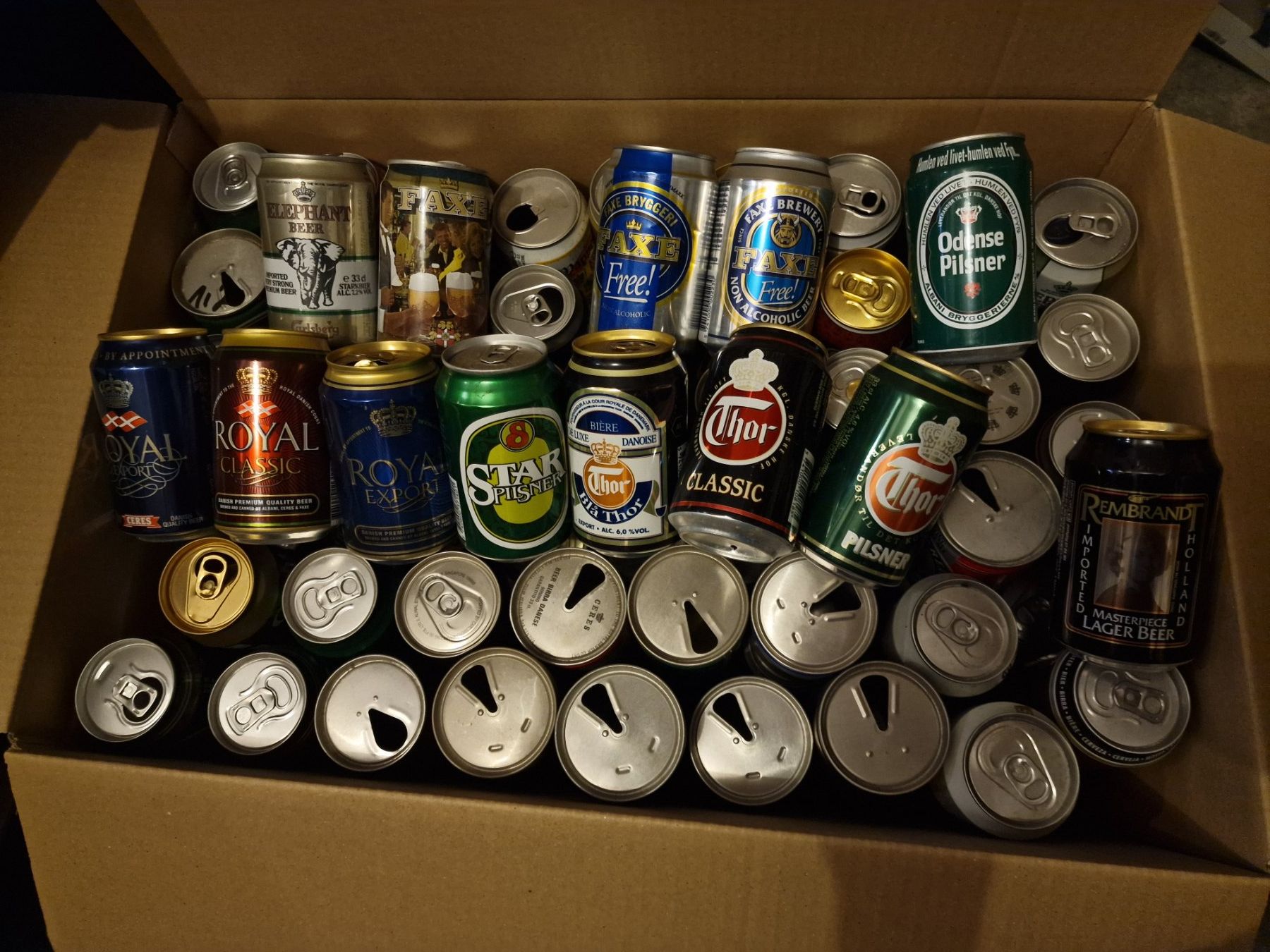 Bevande alcoliche: 156 canettes de bière 330-350ml – Usato da Delémont venduto da youhoucans