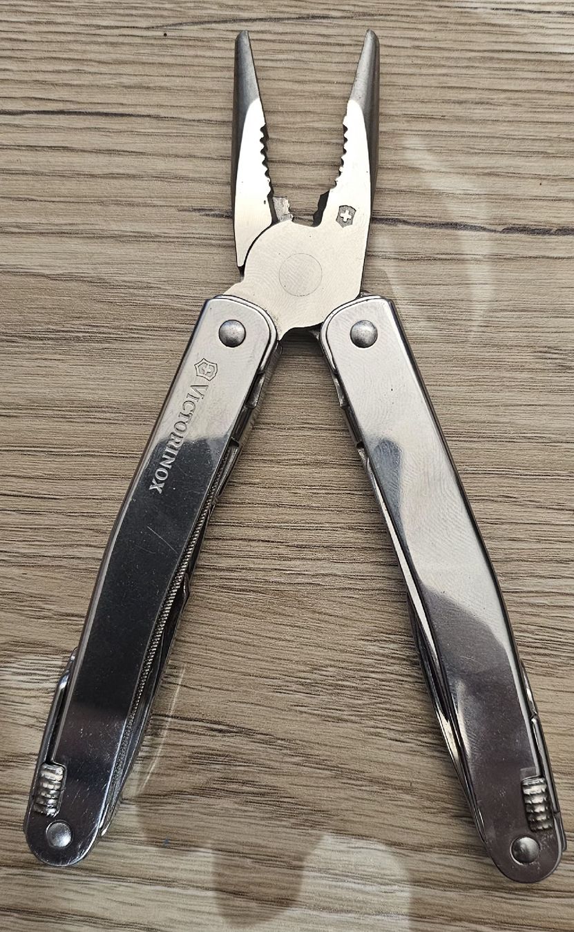 Victorinox Tutti gli attrezzi: Victorinox Multitool mit Bits und Etui guter Zustand – Usato da Worben venduto da Quest 1