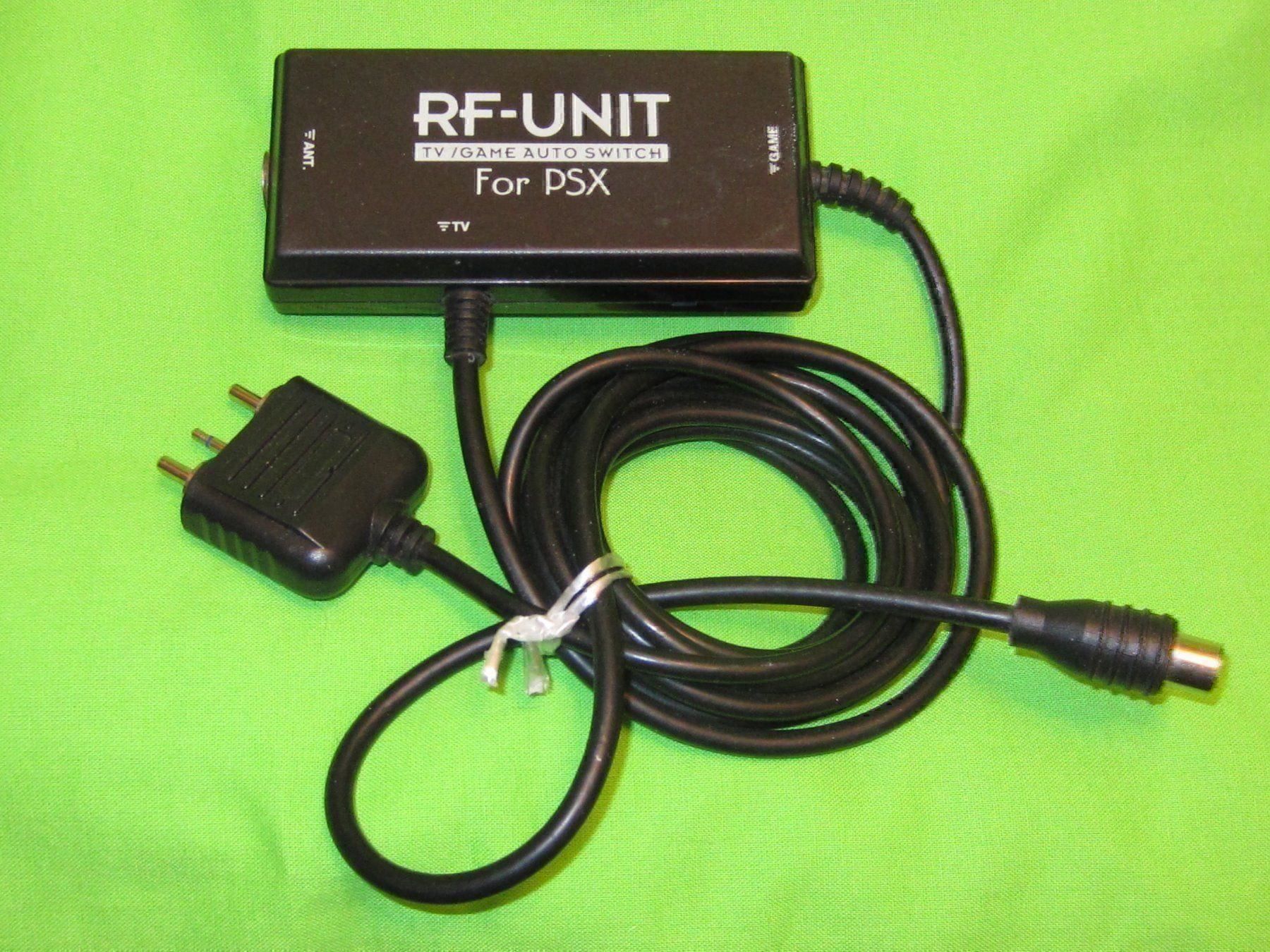 Giochi: PS1 PSX RF Unit TV/Game Auto Switch – Usato da Sursee venduto da Tschiger
