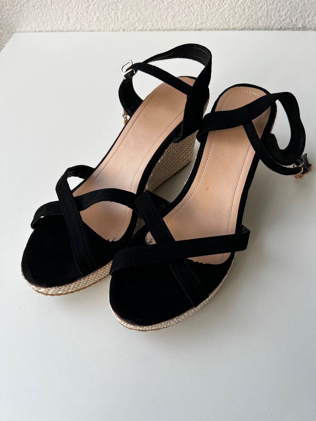 Scarpe da donna: 2x Sandalen schwarz Gr. 40 – Usato da Aarau venduto da Obdulia 4