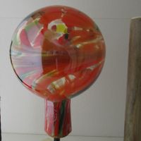 15 CM GARTENKUGEL TRANSPARENT ROT - BUNT