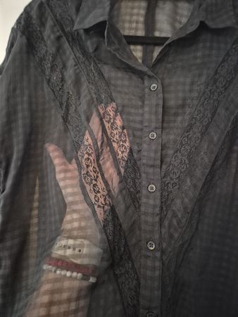 Schwarze Bluse mit Spitze, Grösse M.