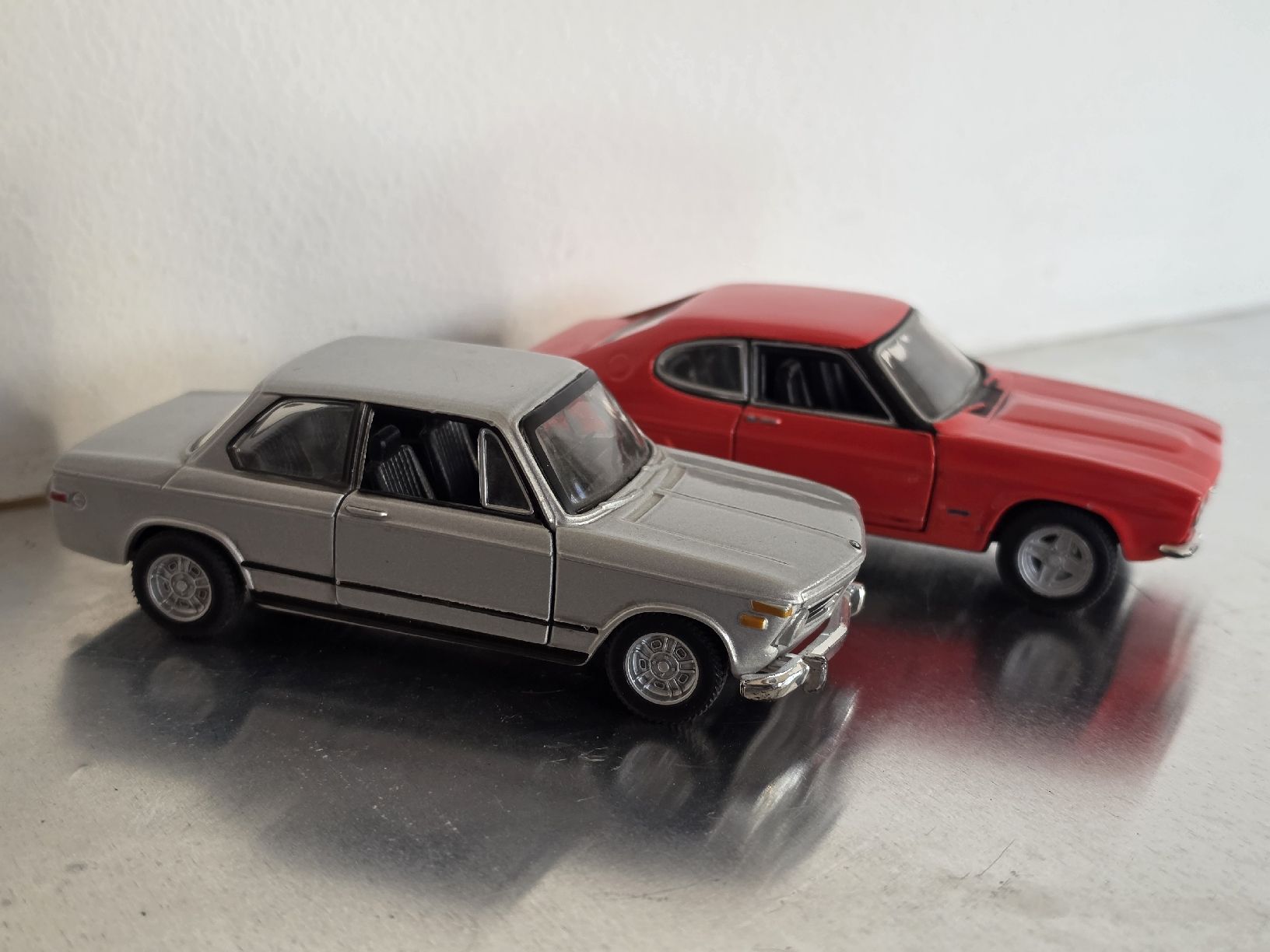 Bburago Modellini d'auto: Model Autos Ford Capri & Bmw 2002tii 1:32 – Usato da zürich venduto da val_yr8v 1