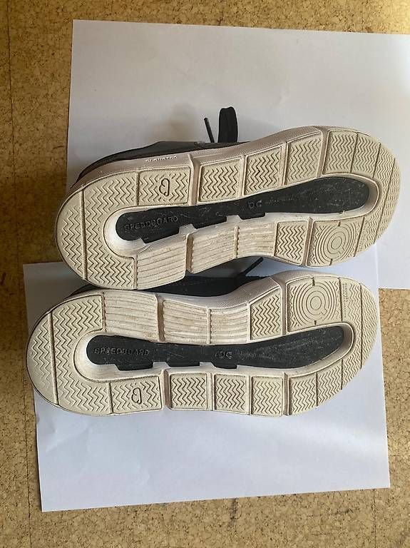 On Scarpe da donna: On The Rogers Cloudtec Schwarz Grösse 37.5 – Usato da Walzenhausen venduto da eri_672t 2