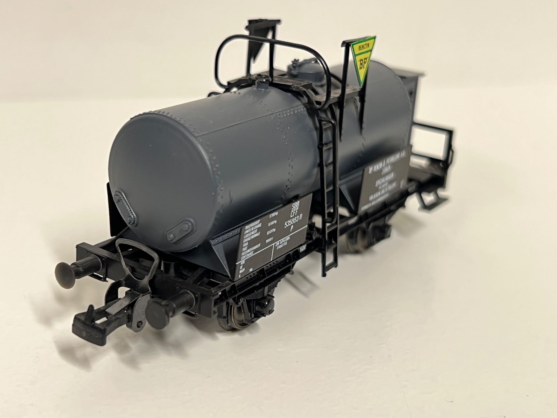 Fleischmann Modelleisenbahnen: Fleischmann SBB BP BENZIN & PETROLEUM A.G. – Gebraucht aus Neuenhof von ludovicco 3