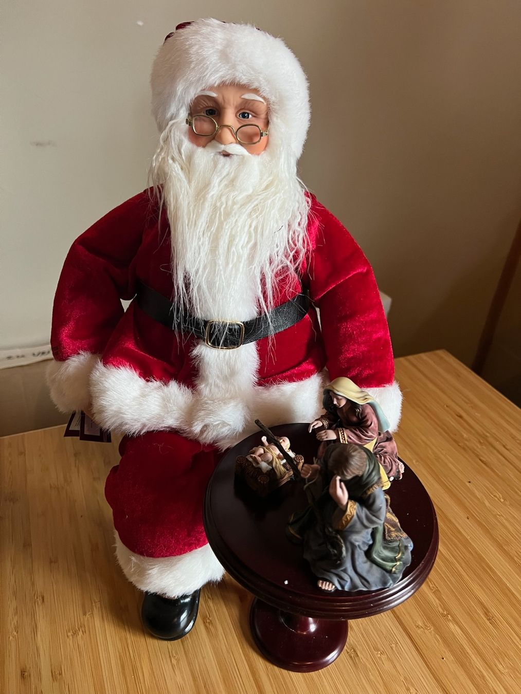 Statuette: Weihnachtsdeko: Samichlaus Figur mit Krippe, neu – Nuovo e nell'imballaggio originale da Hauptwil venduto da Johne0