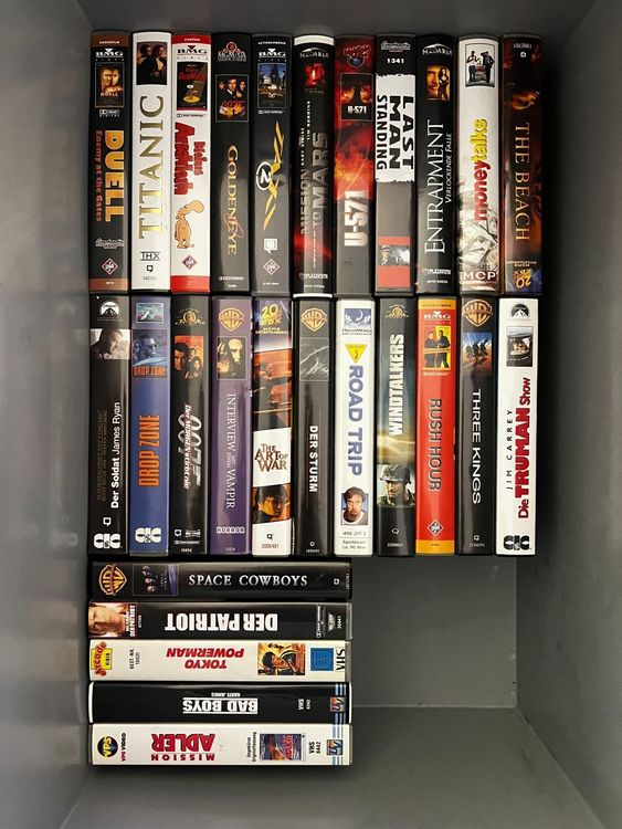 100 VHS Filme und 2 Utz RAKO Kisten mit Deckel | Kaufen auf Ricardo