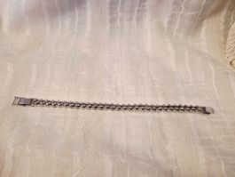 Elegantes Armband mit Zirkonia-Steinen