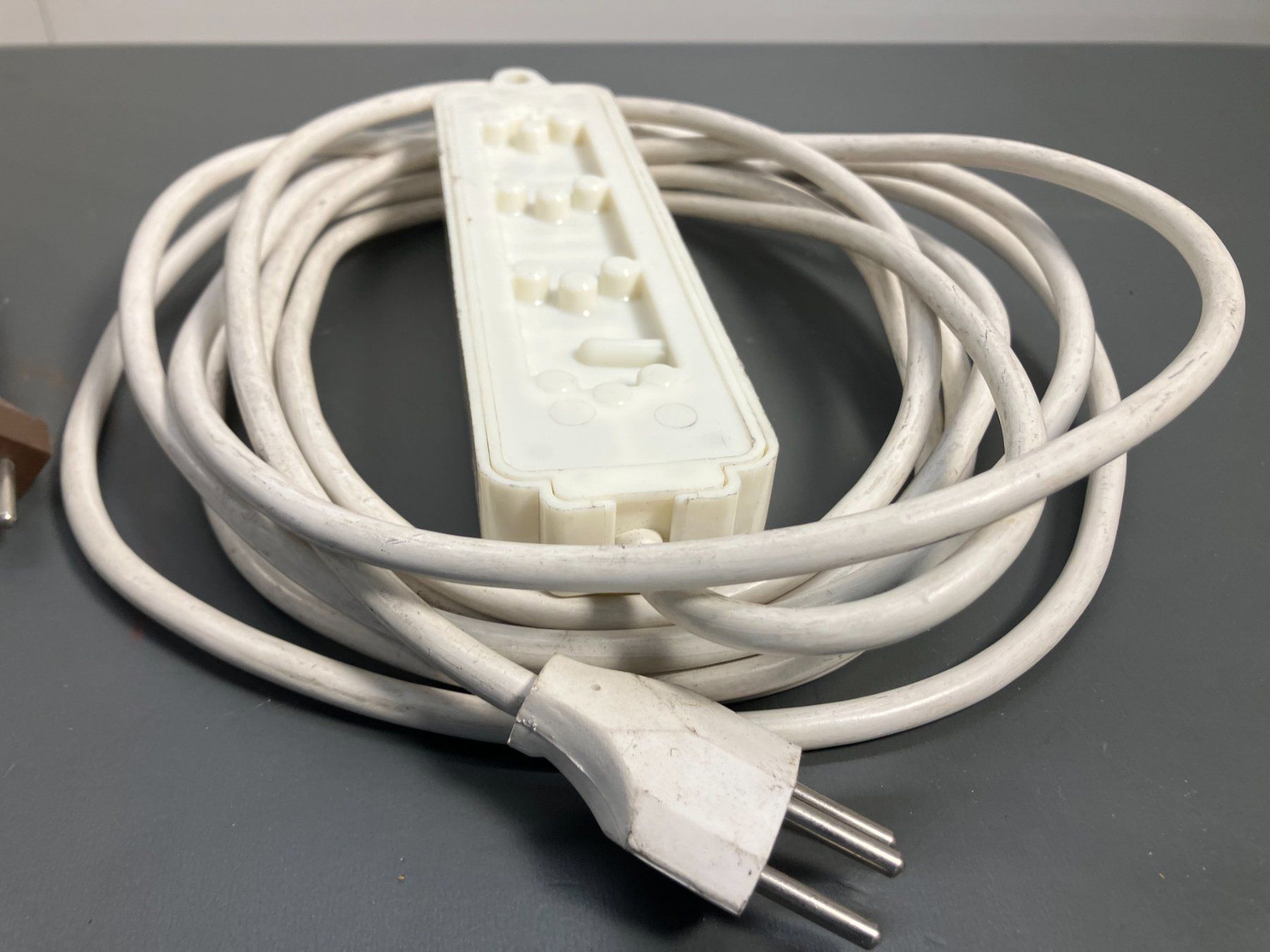 Stromzufuhr: Post. div. Stromsteckleisten ohne Schalter ab 1.- – Gebraucht aus Lichtensteig von Buy24International 5
