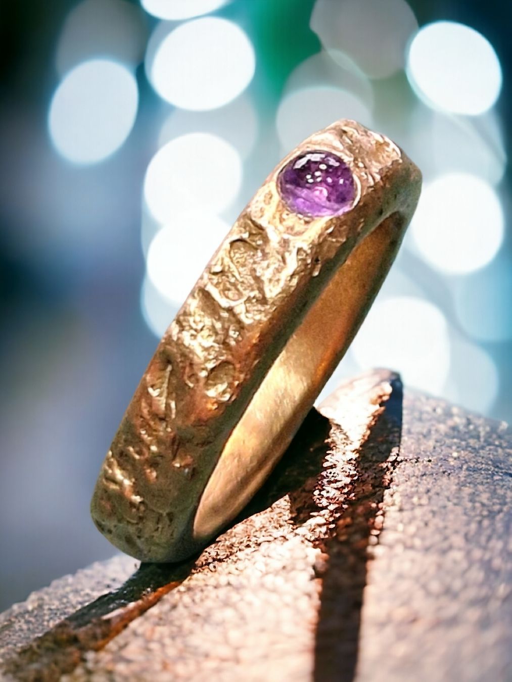 Anelli: Wilder Ring, handgemacht, Bronze & Amethyst. Grösse 48. – Nuovo e nell'imballaggio originale da Aarau venduto da Schmuckhoehle_MD
