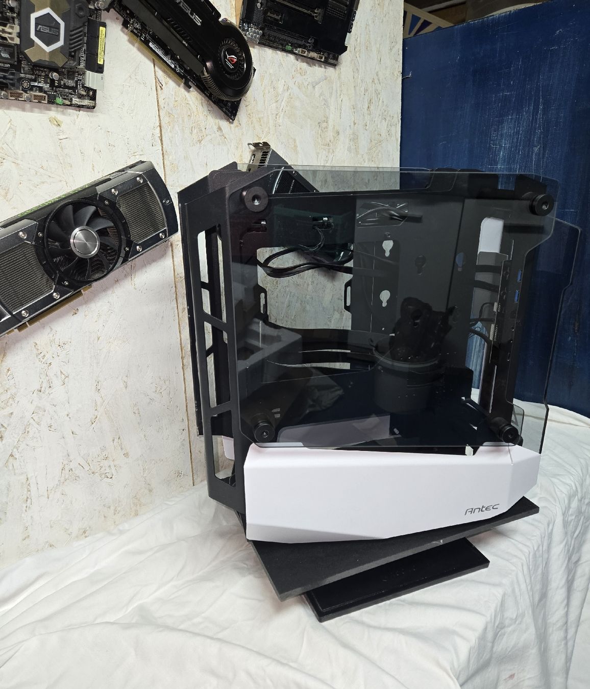 Custodie: Antec Striker Mini-ITX Gehäuse – Usato da Riehen venduto da cosh 3