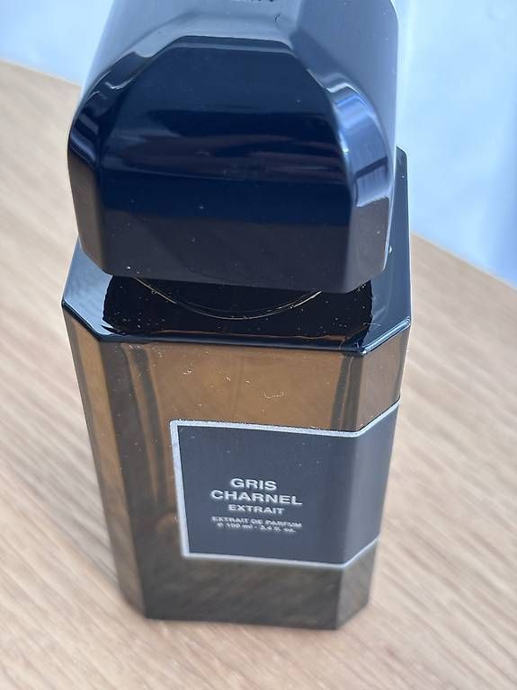 Profumi & Eau de Toilette: bdk - Gris Charnel Extrait (100ml) – Usato da Aarau Rohr venduto da NoFa1605 1