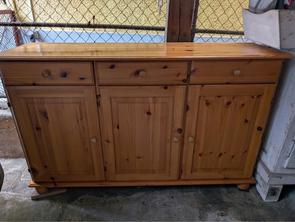 Commodes: Kommode aus Holz – D'occasion à Dietikon par janatroendle