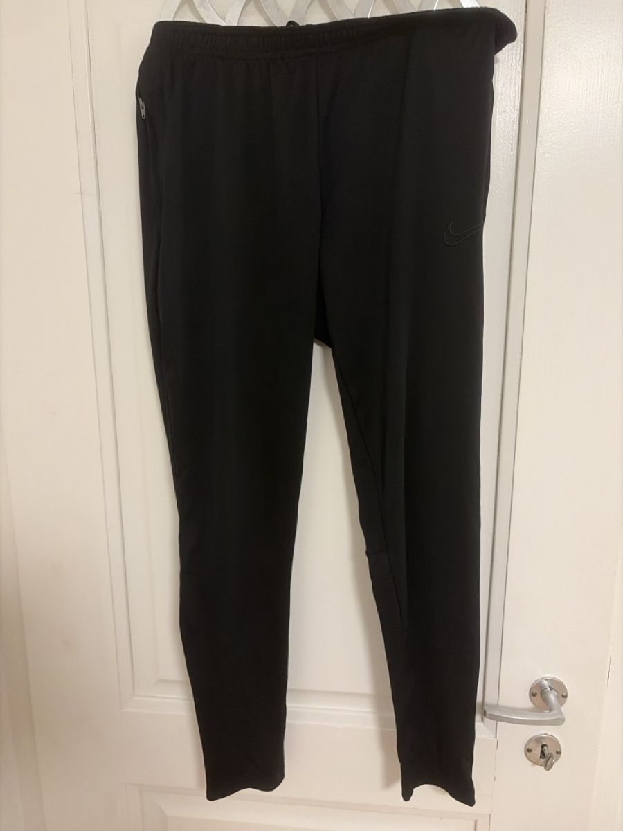 Nike Pantaloni: Nike Trainerhose – Usato da Zürich venduto da gaminev