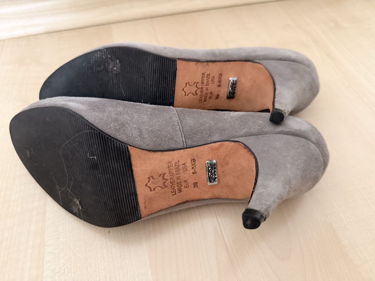 Buffalo Chaussures femmes: Graue Buffalo Wildleder-Pumps – D'occasion à Neerach par lar_tkp2 1