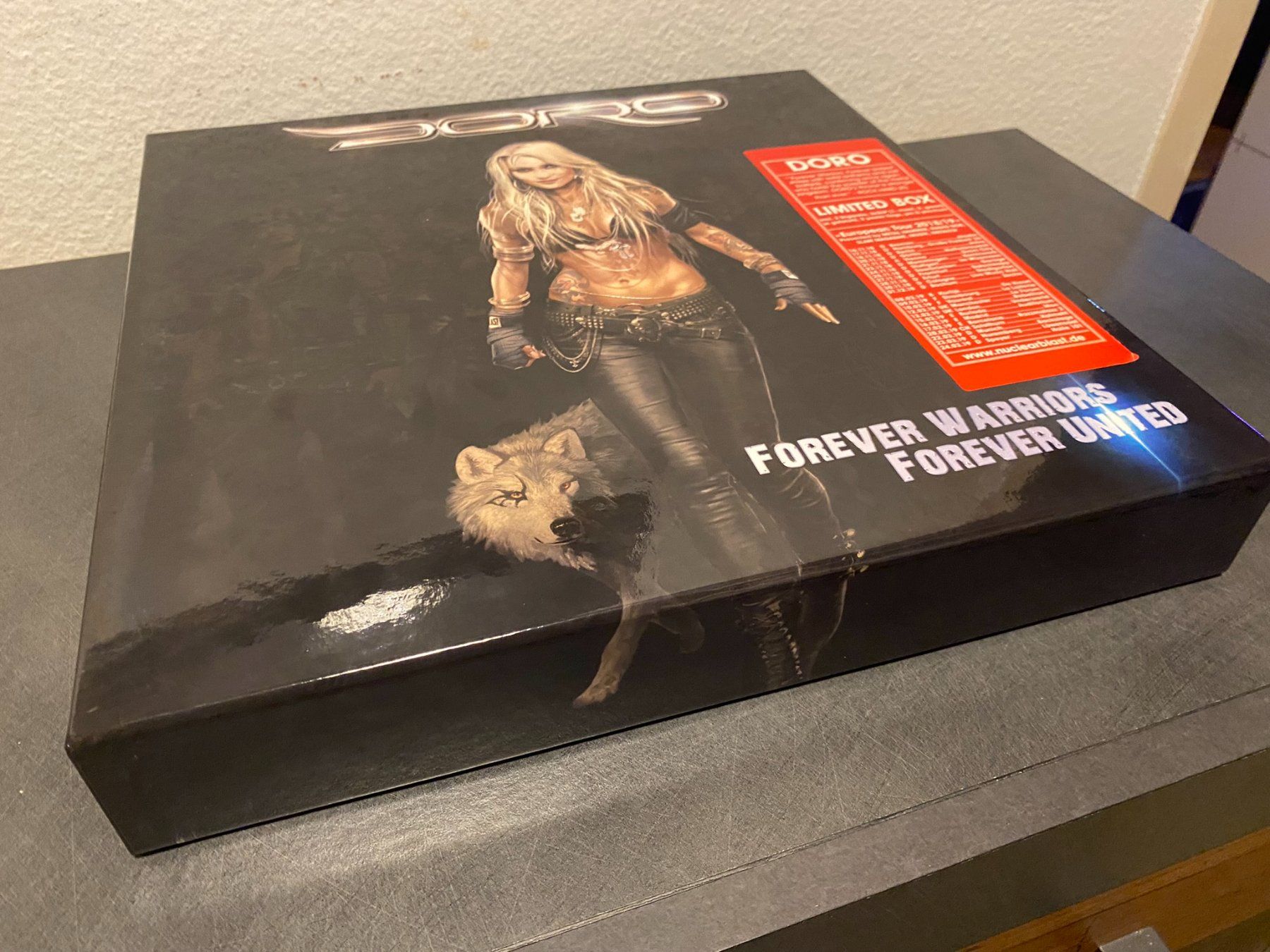 Dischi in vinile: Doro - Forever Warriors Forever United - Box Set L.Edition – Nuovo (secondo la descrizione) da Basel venduto da VinylLover68 5