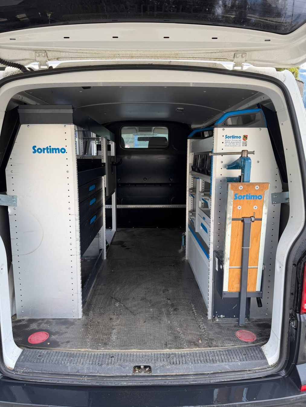 VW Nutzfahrzeuge: VW Transporter T6 4Motion, ab MFK und Service, mit Sortimo – Gebraucht aus Grindelwald von Kolb2 5