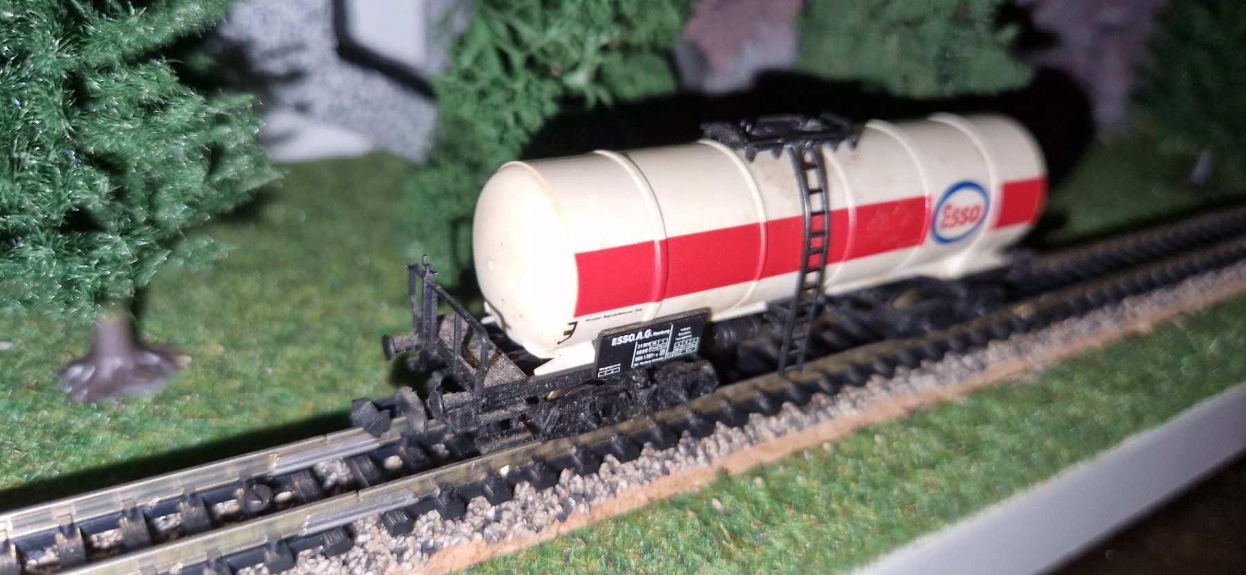 Roco Modellini di ferrovie: Roco Spur N Tankwaggon Esso – Usato da Unterengstringen venduto da b.kaiser81