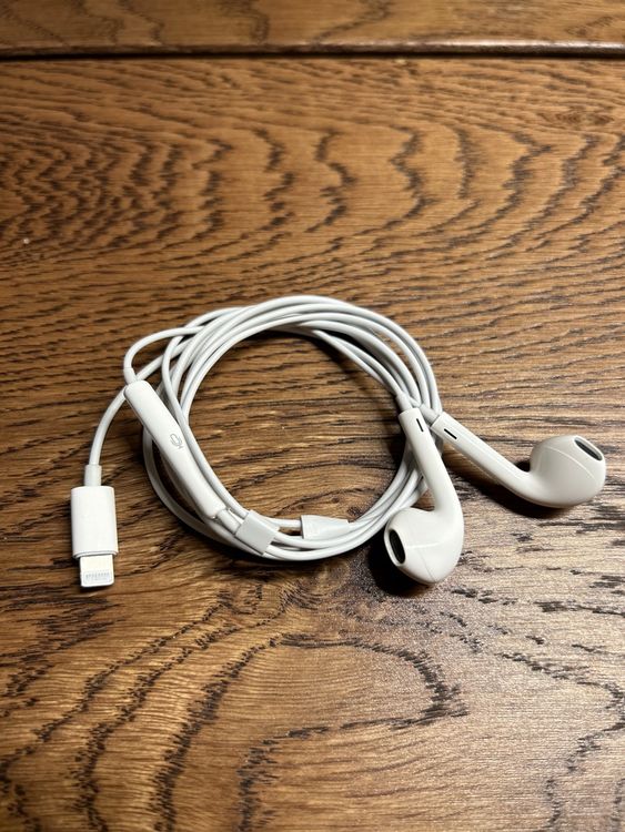 Apple EarPods Kopfhörer mit Lightning Anschluss * Kaufen auf Ricardo