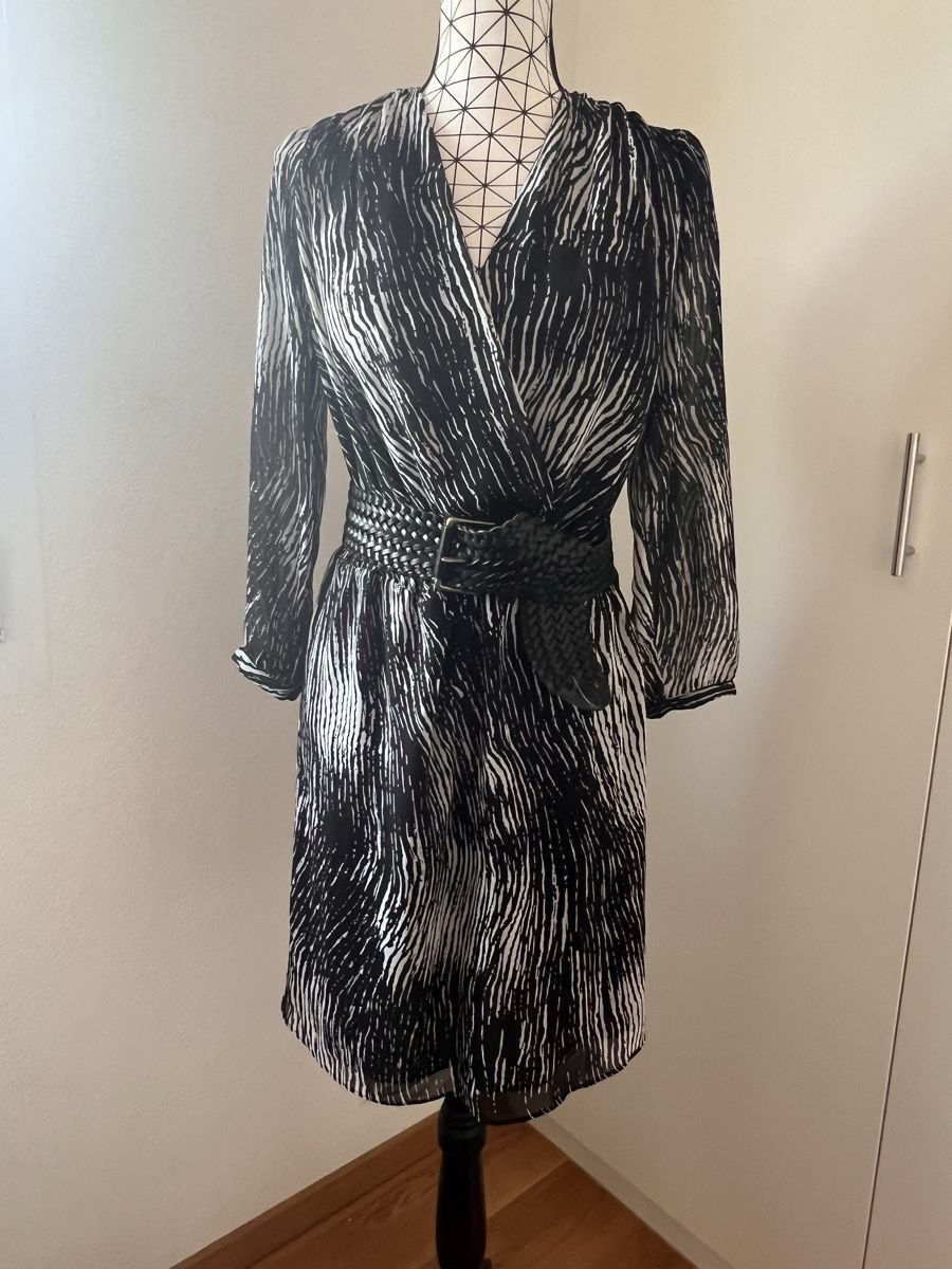 Robes: Robe noire et blanche imprimée  – D'occasion à Gland par choupon