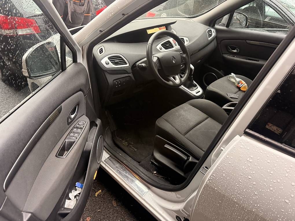 Automobili: Renault SCENIC ERSATZTEILE – Usato da Udligenswil venduto da Sch2s 4