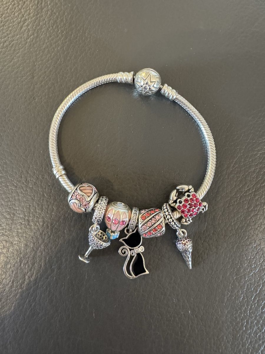 Pandora Bracelets: Pandora bracelet with charms  – D'occasion à Cormondreche par lisa_ml
