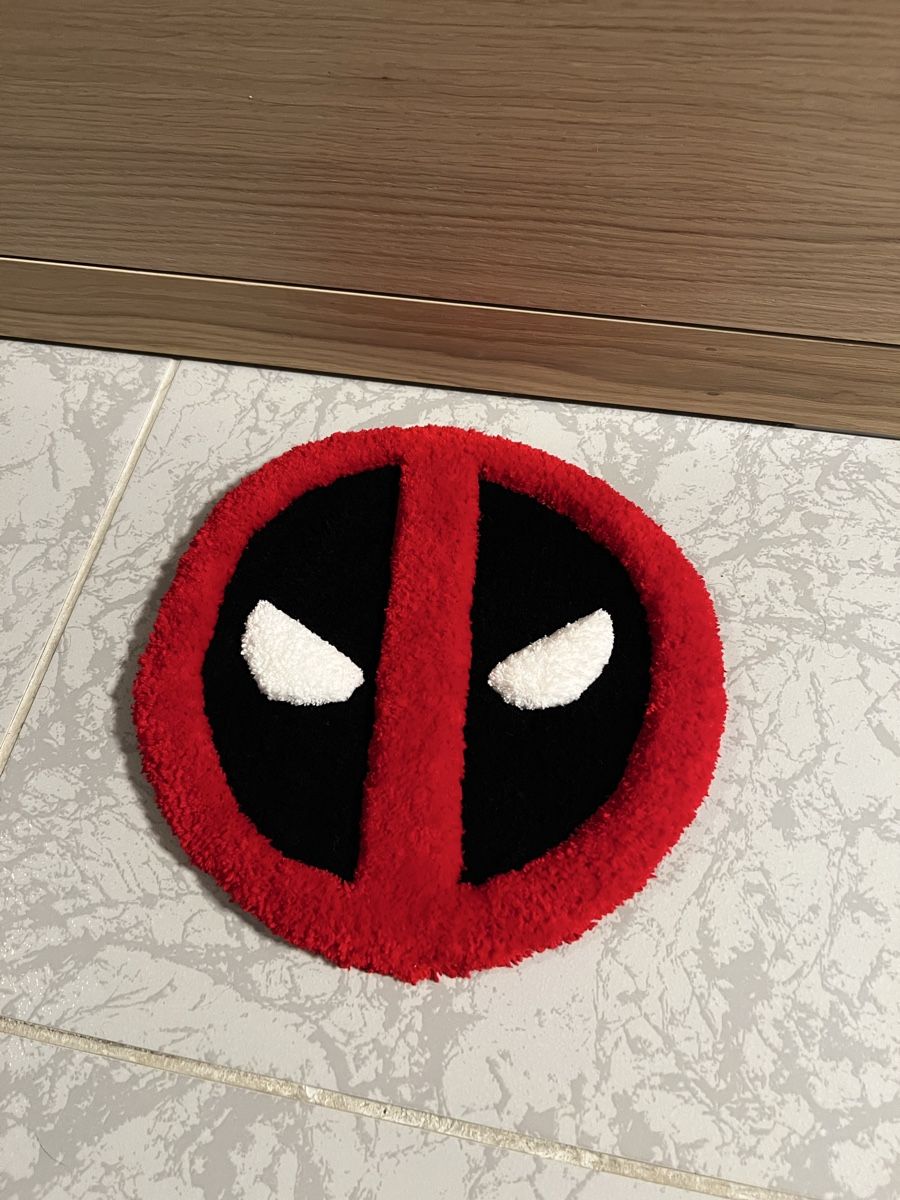 Tappeti: Tapis Deadpool Tufté Main, Déco Originale - Neuf! – Nuovo (secondo la descrizione) da Cointrin venduto da 3bdn28