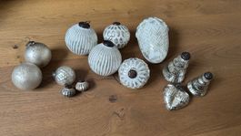 Grosses Set Dekokugeln/-eicheln Weiss - Silber (13-teilig)