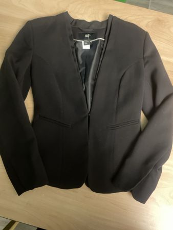Neuer Schwarzer H&M Blazer Gr. 34 elegant tailliert