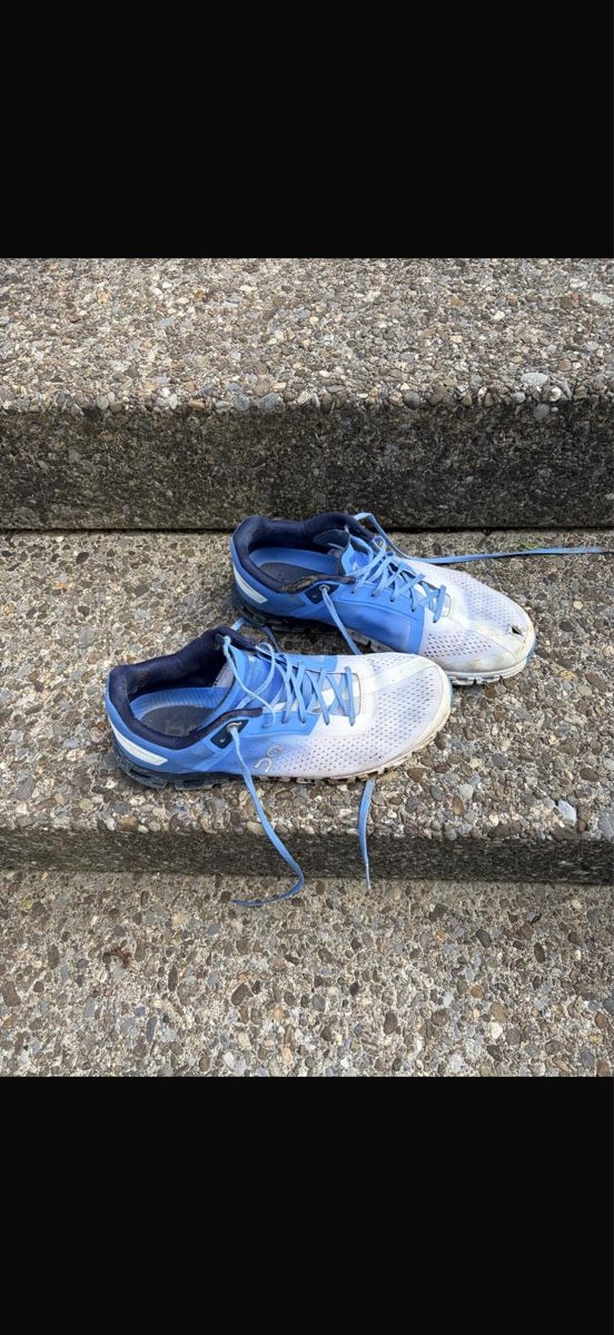 On Scarpe da donna: On Laufschuhe blau/weiss Gr. 41 – Usato da Kölliken venduto da ale_7d8j 1