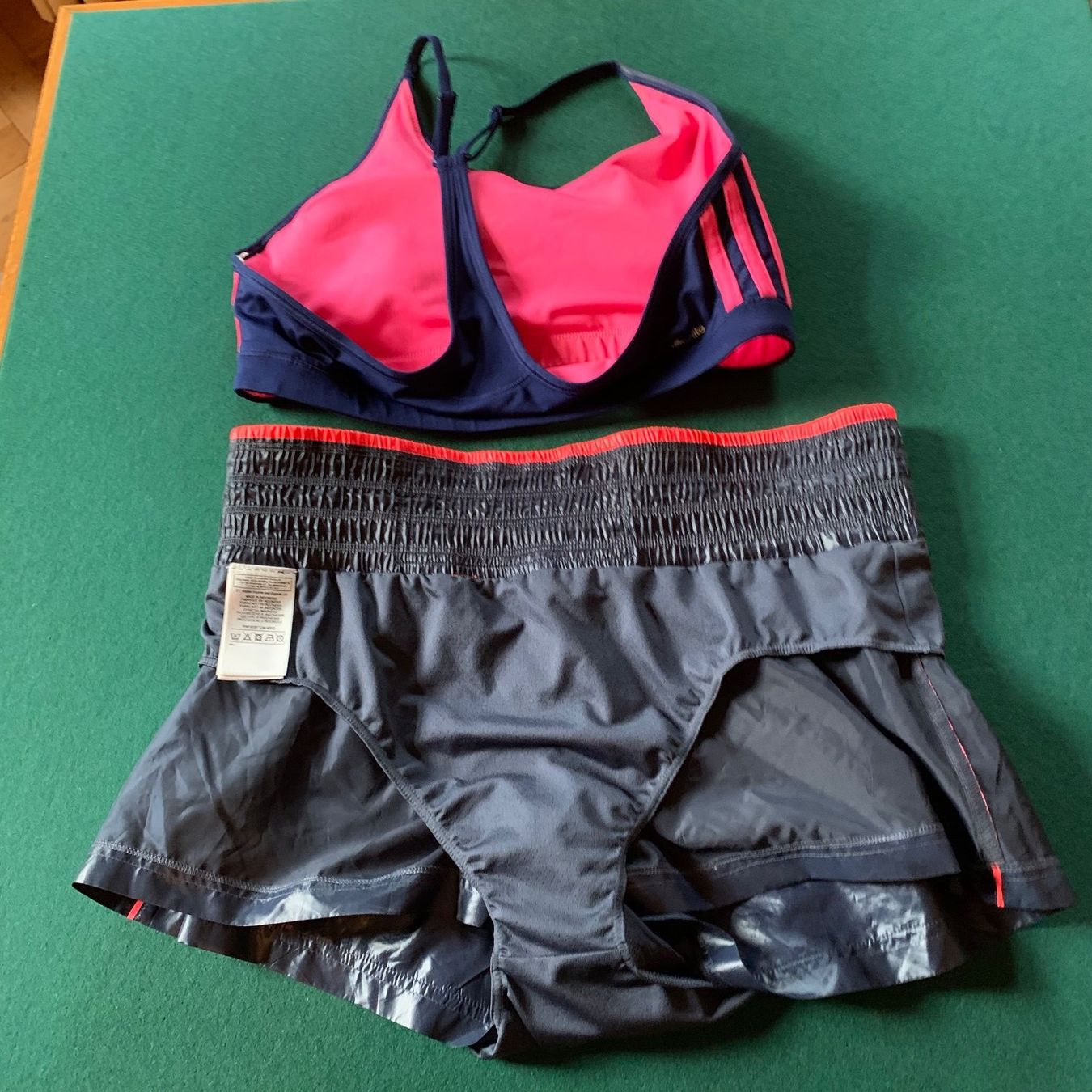 Adidas Lots de vêtements: ADIDAS kurze Shorts NEW – Neuf (Voir description) à Interlaken par Bona55 9