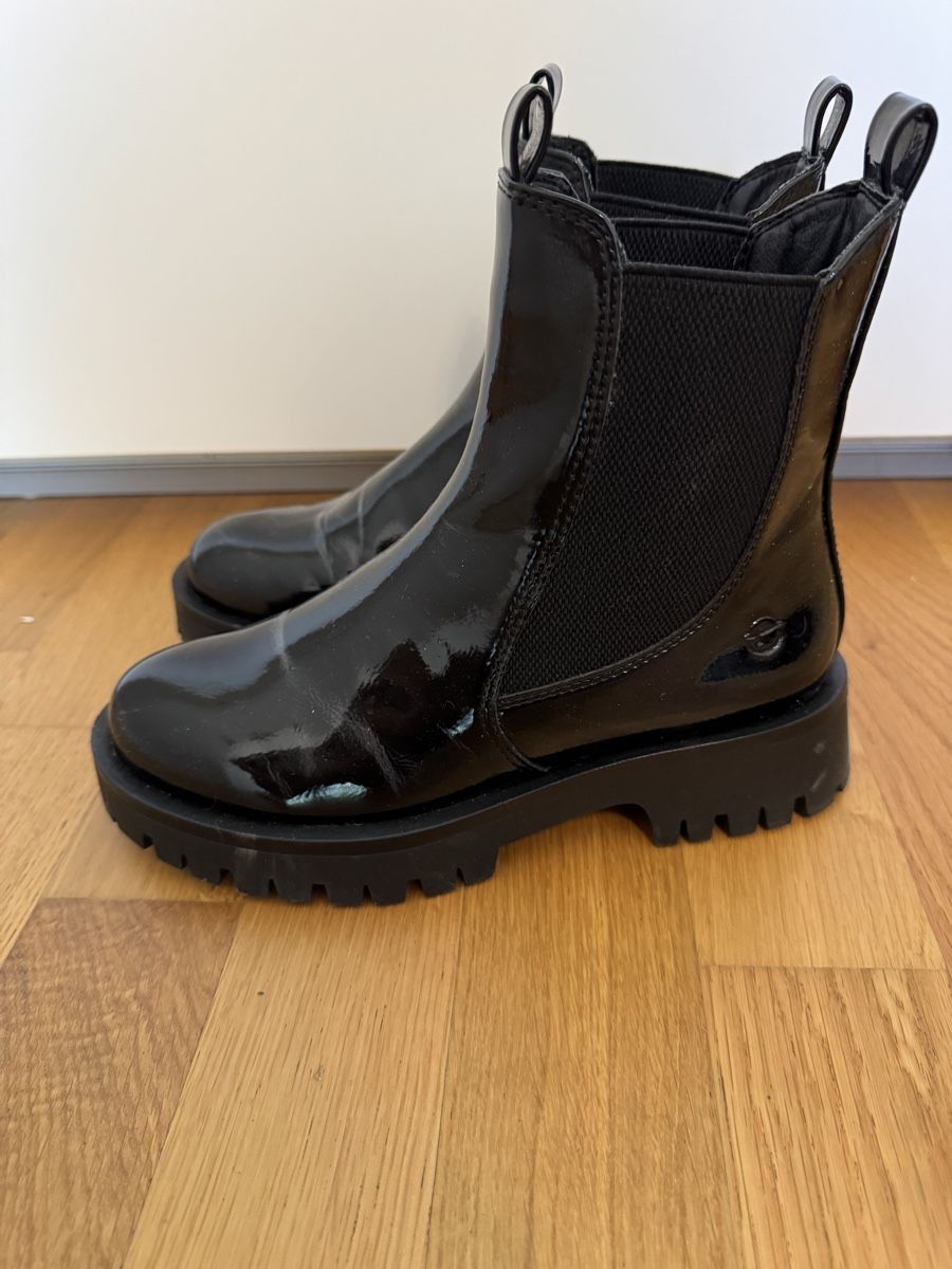 Scarpe da donna: Chelsea Boots Lackschwarz   – Usato da Beringen venduto da ste_bh8w 1