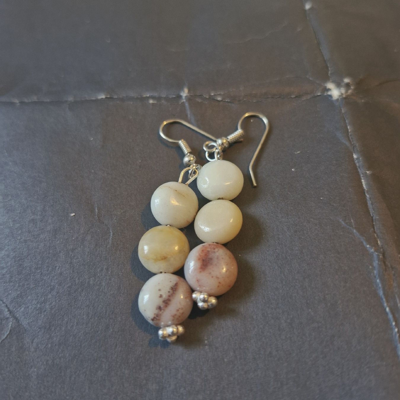 Orecchini pendenti & Orecchini a lobo: white beaded earrings – Usato da Neuchâtel venduto da yas_zdb7 1