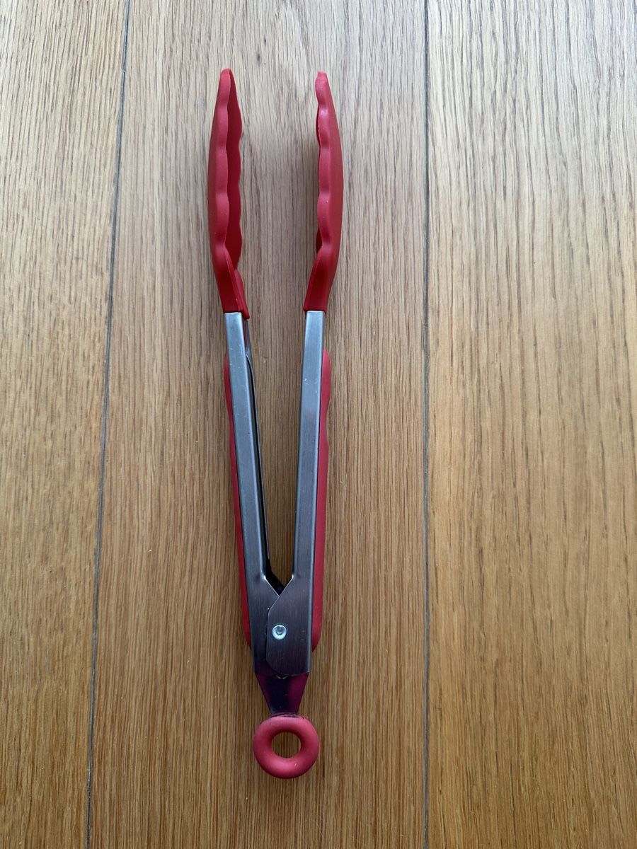 Küchengeräte: Red Silicone & Stainless Steel Tongs – Gebraucht aus Gattikon von Sarahs_Schatzkammer