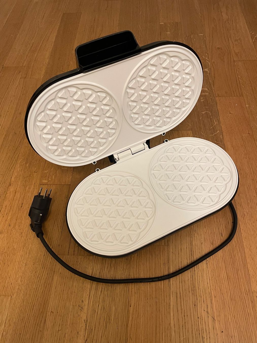Küchengeräte: Doppel-Waffeleisen "Blume des Lebens" – Gebraucht aus Zürich von ___Lisa 1