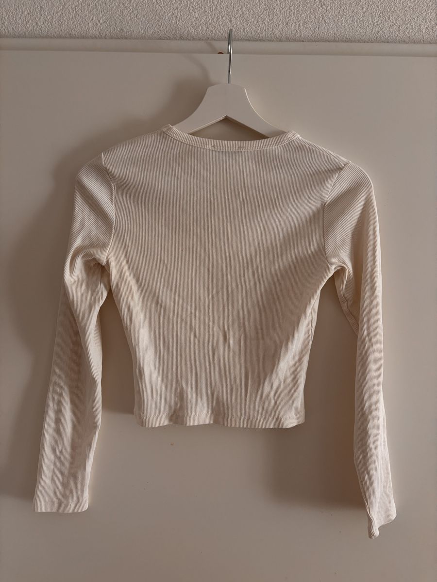 Bershka Pullover & Sweatshirts: Weisses Langarm Oberteil – Gebraucht aus Lausen von Claudj1 1