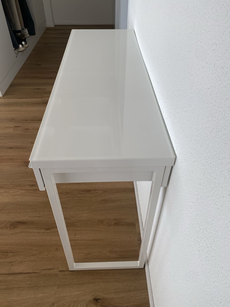 Ikea Tavoli da trucco: Schminktisch mit Glasplatte  – Usato da Winterthur venduto da JasonHa 1