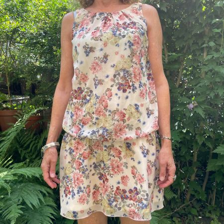 Sommerkleid/Top mit Blumen von Benetton