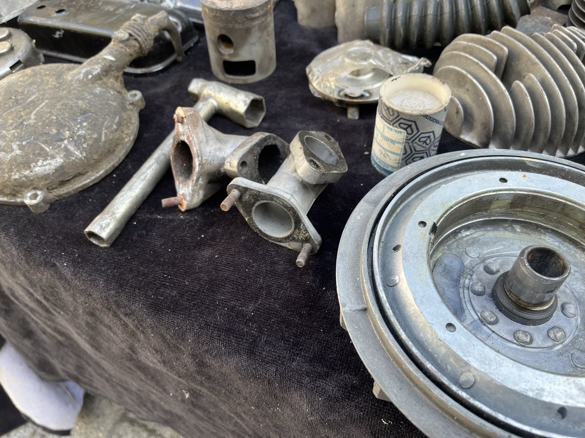 Vespa Tutti pezzi di ricambio per scooter: Lot Vespa Teile – Usato da Thun venduto da Cpia 3