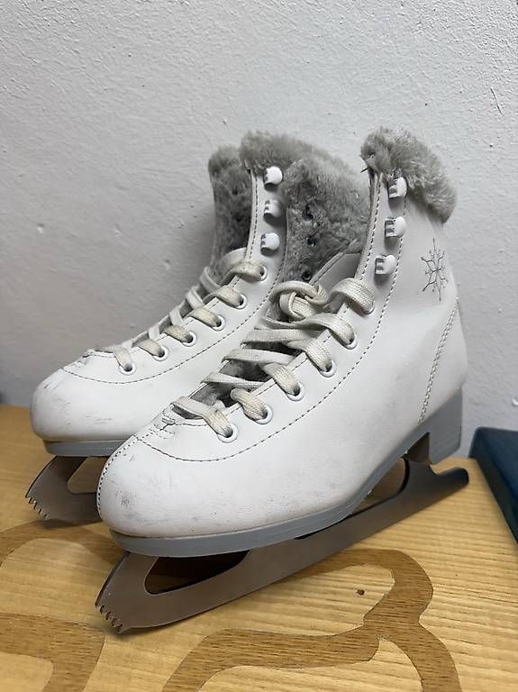 Patins à glace: Schlittschuhe /Schlöff Mädchen 33/34 – D'occasion à längenbühl par adw_kkh9