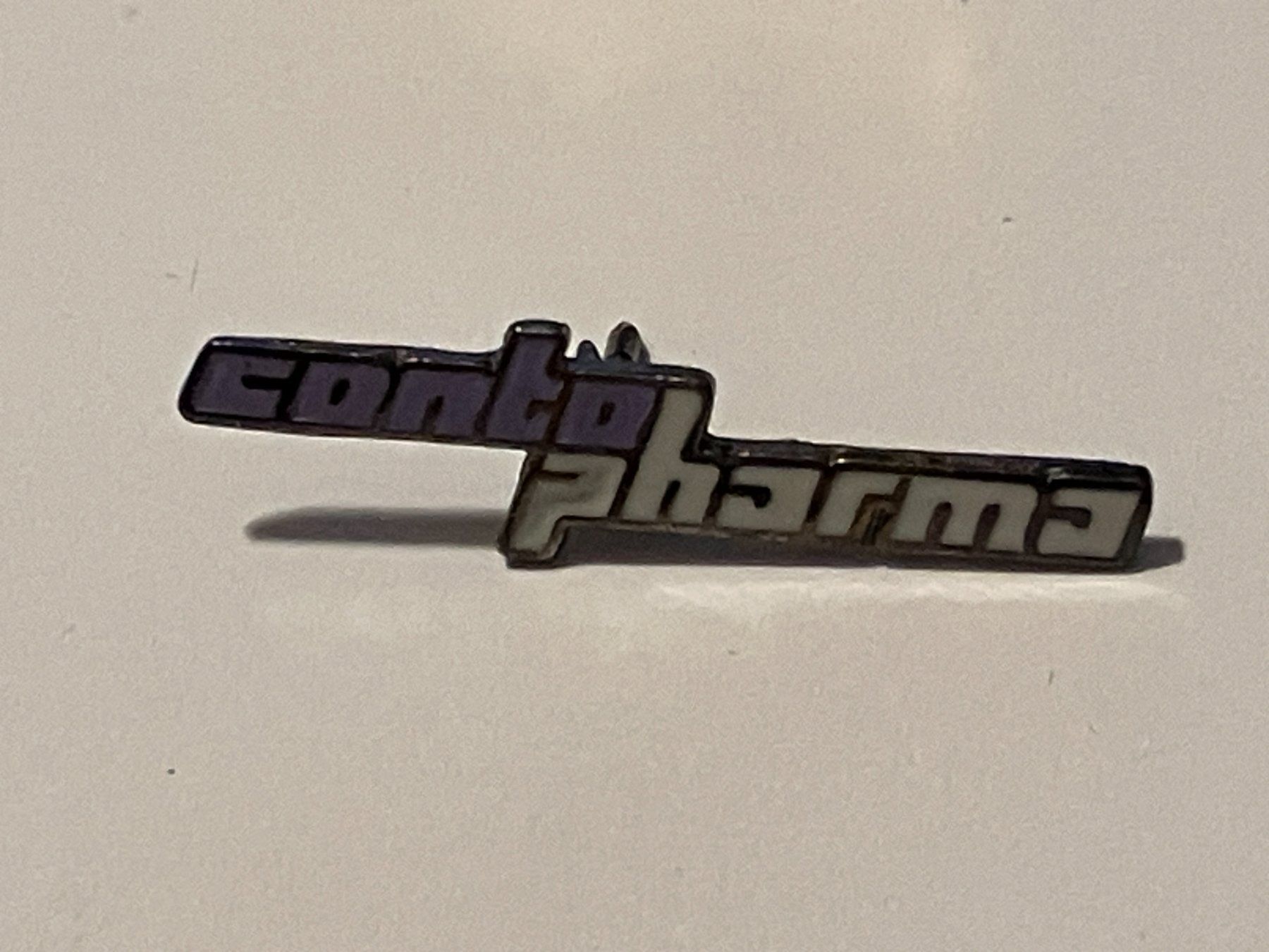 Placchette & Badge: 1 Pin Conto Pharma – Usato da Basel venduto da djwwpp