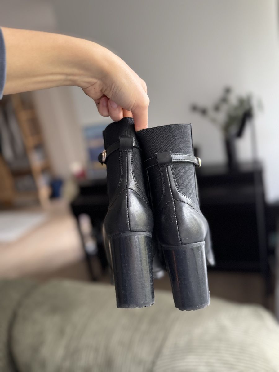 Massimo Dutti Scarpe da donna: Massimo Dutti black ankle boot – Usato da Zürich venduto da ari_cr2f 1