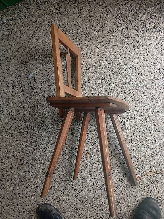 Chaises: Uralte stabelle Schweiz – D'occasion à Basel par Petergunn 4